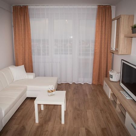 Anna Apartman Дьор Екстериор снимка
