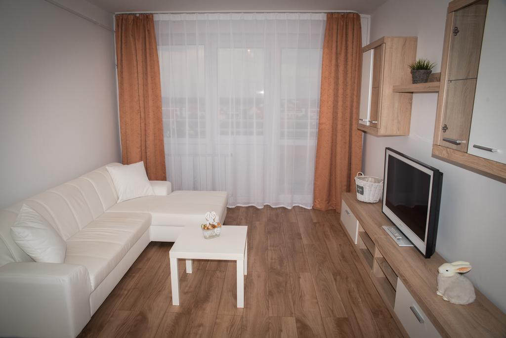 Anna Apartman Дьор Екстериор снимка