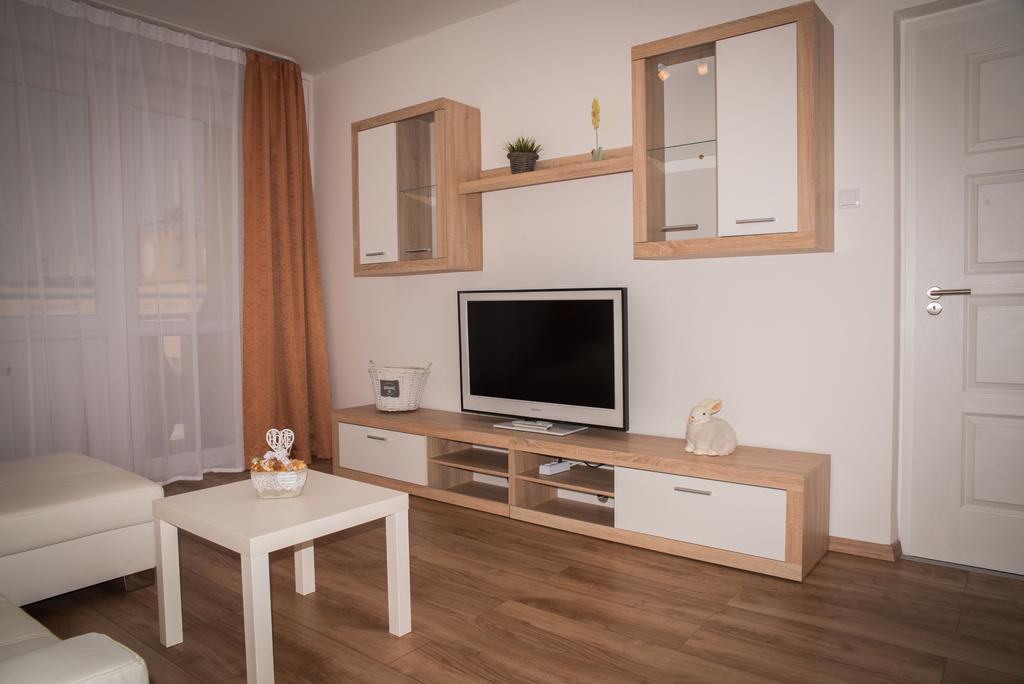 Anna Apartman Дьор Екстериор снимка